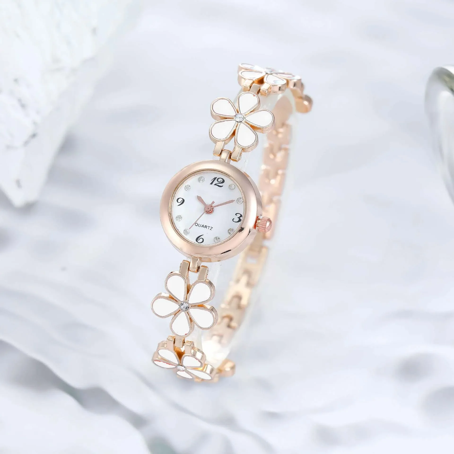 Fashion Women\'s Watch Lucky Flower Design Mini Quartz Female Style Flower Fresh Small Daisy Student Bracelet Watch Quartz