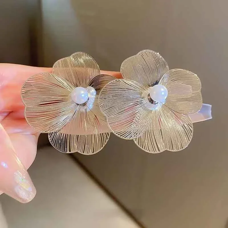 Big Metal Flower Petal Imitation Pearl Stud Earring for Women Simple New Fashion Jewelry Accessory Wholesale Christmas Gift