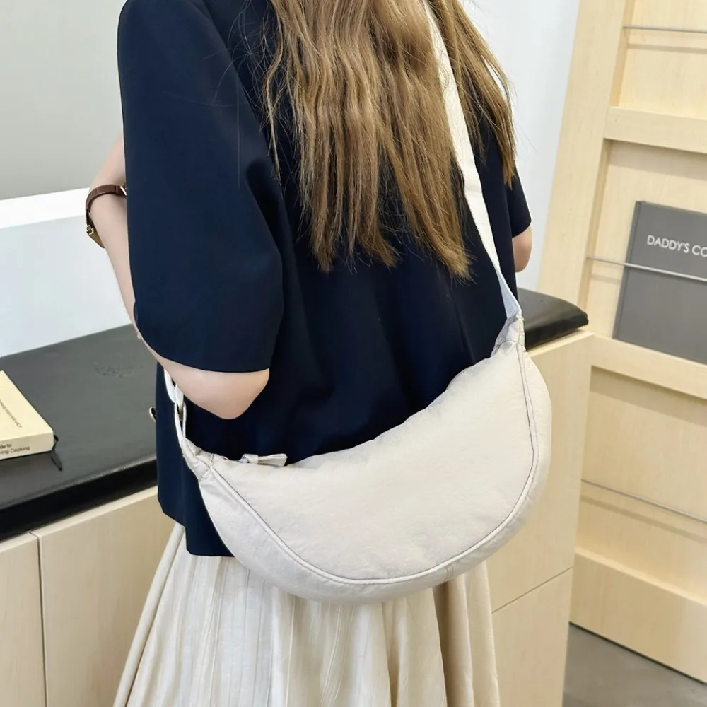 Hochwertige Casual-Style Dumpling-Tasche Einfarbige Große Kapazität Umhängetasche Nylon Unterarmtasche Reise-Shopper – Detail 3