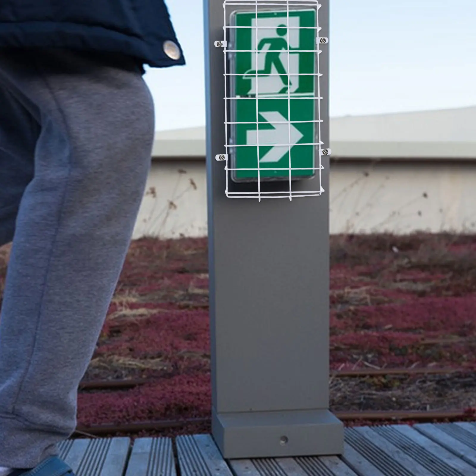 واقي حديد متين لعلامات الخروج، قفص سلكي، حماية إضاءة الطوارئ، صالة الألعاب الرياضية، الاستخدام التجاري، واقيات علامات الخروج التجارية #5