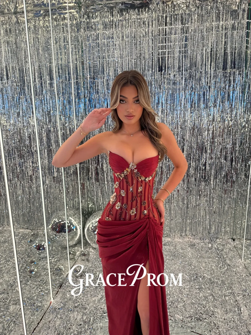 

Элегантное вечернее платье без бретелек GraceProm 2026, ковровое платье с высоким разрезом, романтическое вечернее платье трапециевидной формы длиной до пола فساتين سهر