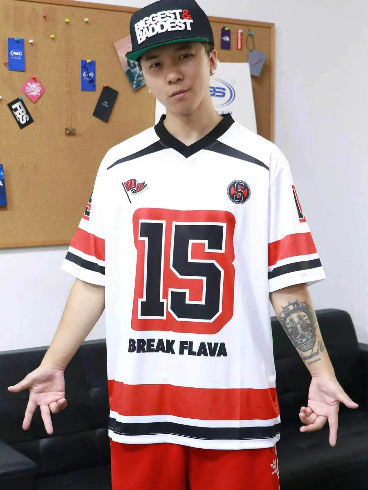 Soulstyle Original Hip Hop Street Dance Loose Quick Dry V-Neck Short Sleeve T-Shirt for Children And Adults Performance Wear
