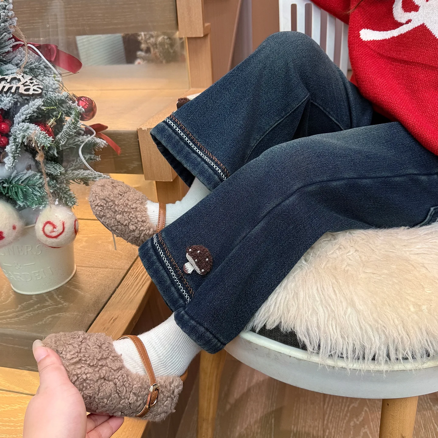 

New Winter Toddler Girls Flared Jeans Mushroom Embroidery Thicken Warm Kids Baby Girls Bell Bottoms Pant Little Girls Demin Pant