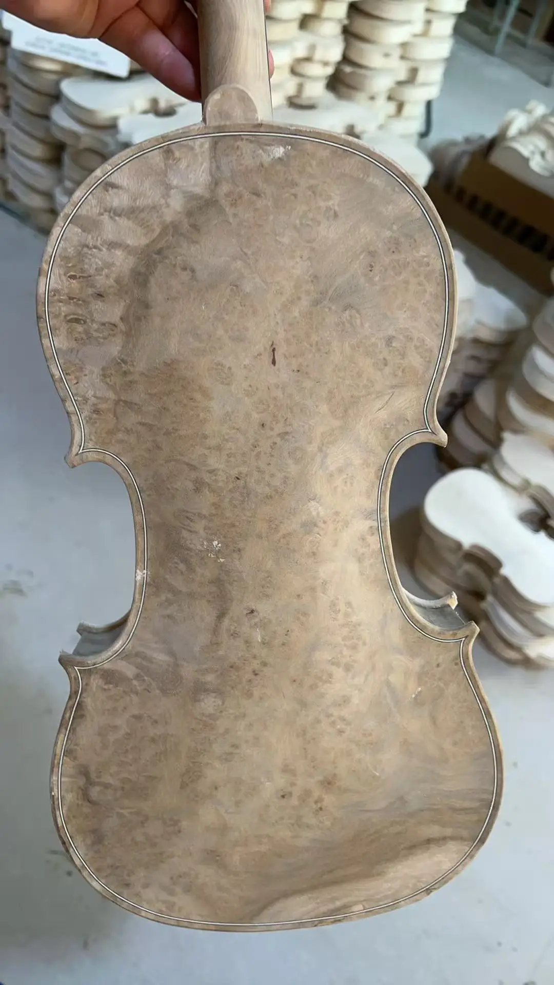 4/4 Piece of Unvarnished Exquisite Classic Bird's-Eye Maple Violin + Violin Case + Bow