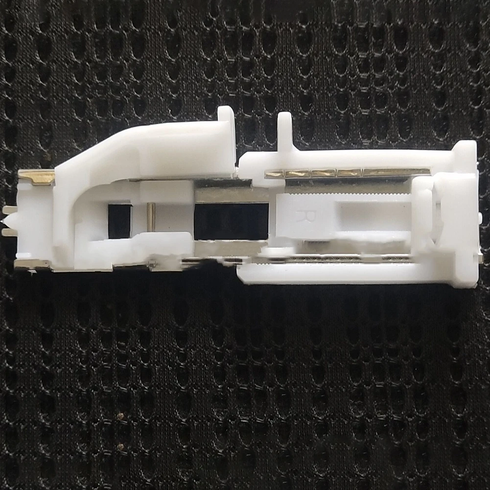 Удобное создание петли с автоматическими швейными машинами. Раздвижная прижимная лапка, подходящая для домашних швейных проектов.