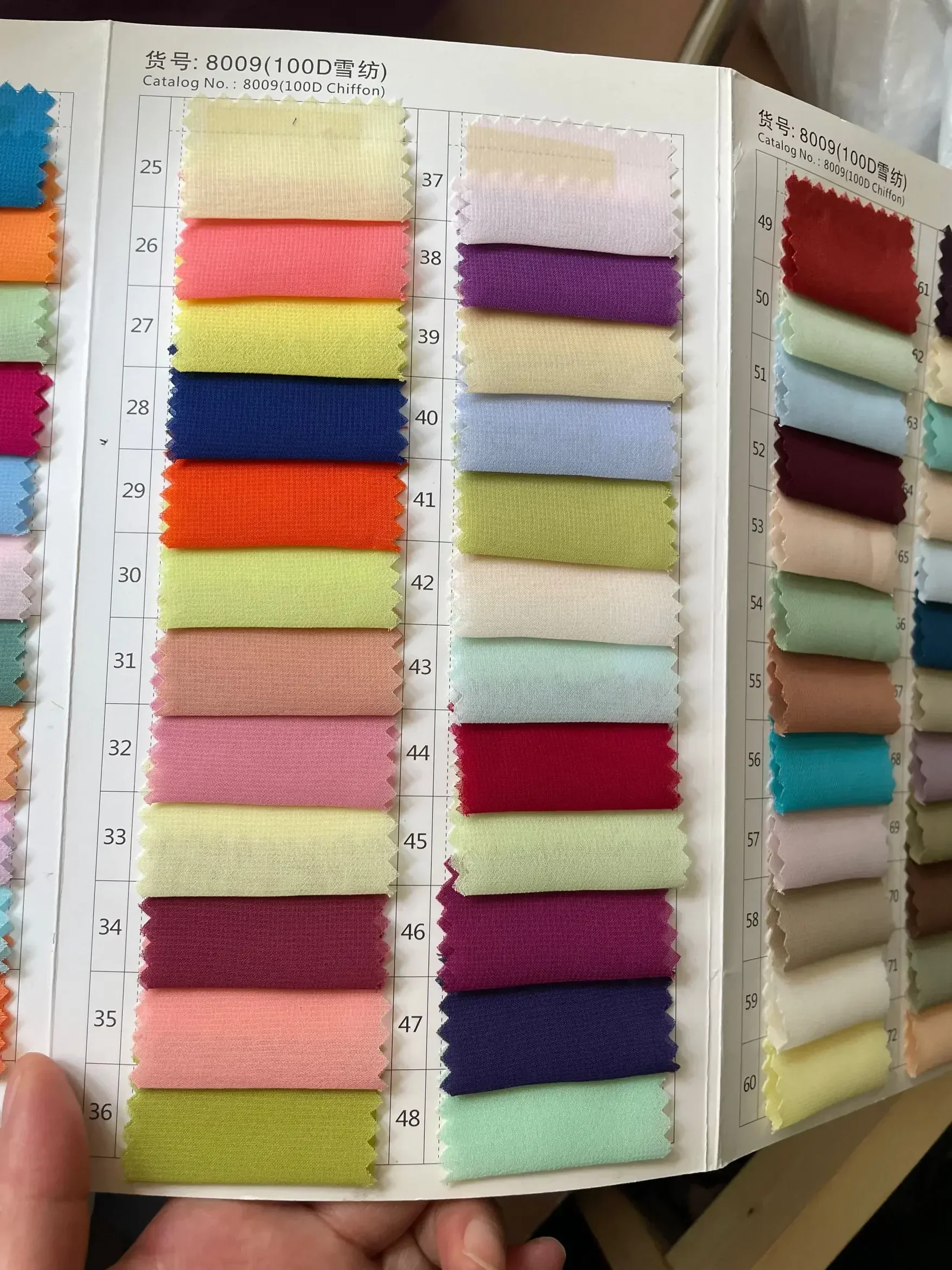 Formato personalizzato del mantello nuziale del partito di ballo di scena di modo del bordo increspato del tulle chiffon