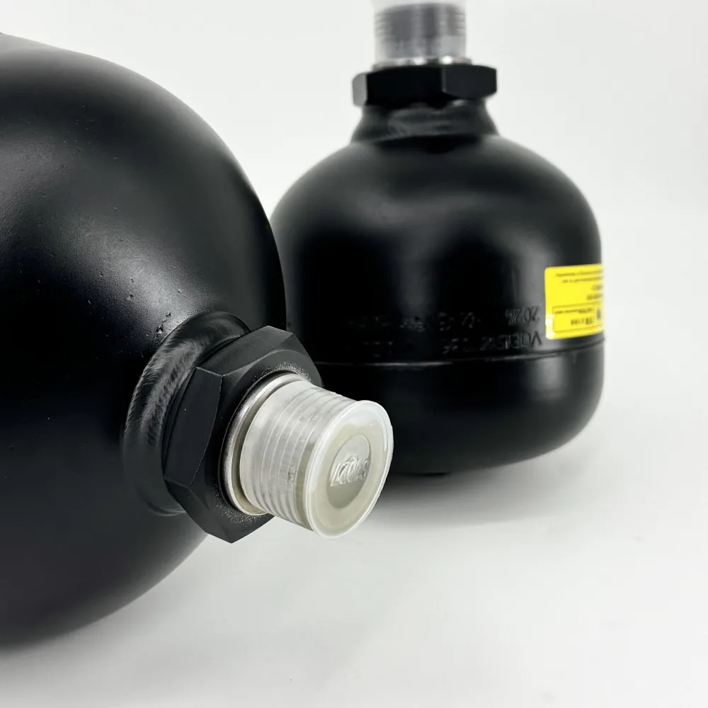 

Accumulator VOE11195648 0.75L For Volvo A25F A30F A35D A40D L180E L180F T450D