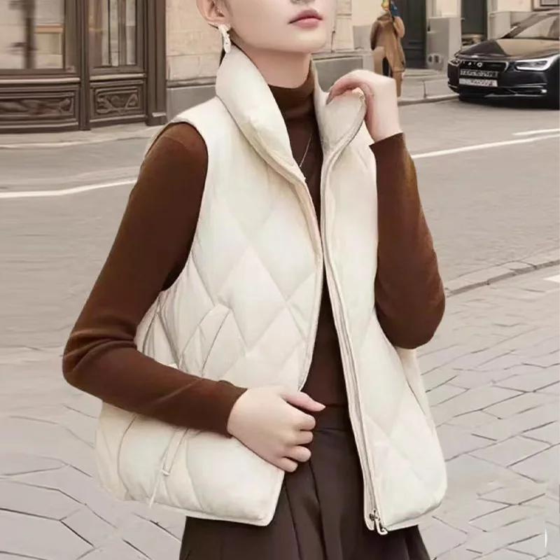 女性ホワイトダックダウンベスト冬軽量アヒルの羽チョッキファッショナブルなノースリーブジャケット女性アウター VT-356