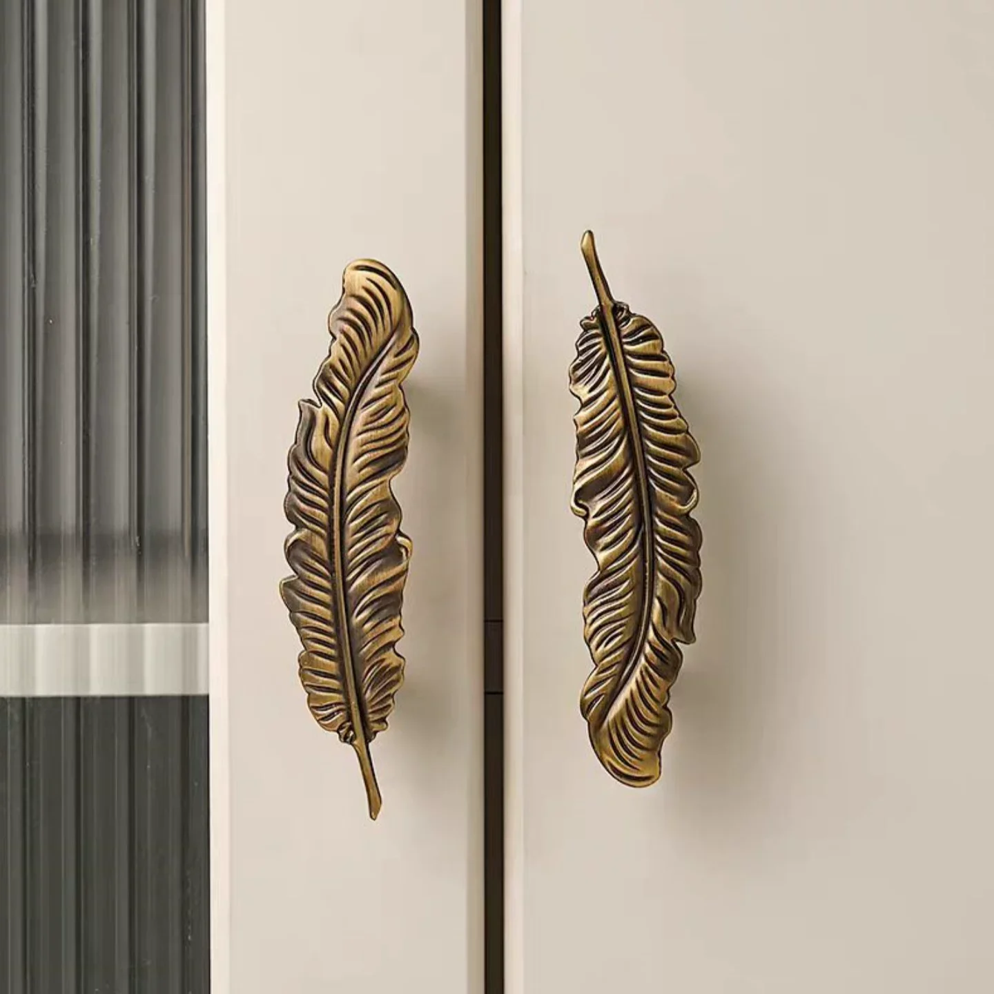 Brass Feather Shape Cabinet Handles Gold Silver Creative Wardrobe Pulls Light Luxury Cupboard Handles Copper Furniture Hardware