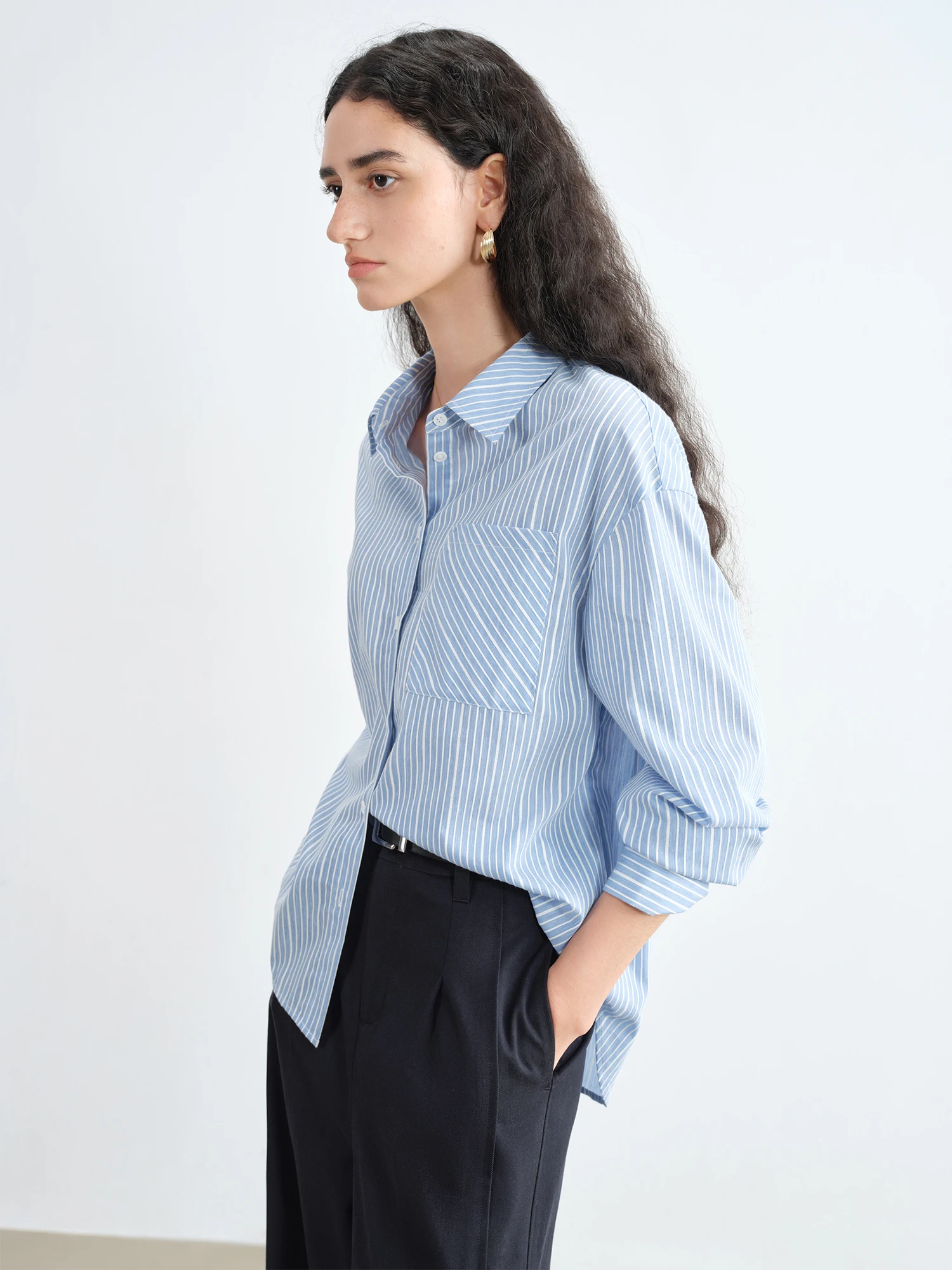 ZIQIAO الأزرق الأكاديمي شريط المرأة طويلة الأكمام الرجعية فحص قميص 2025 الخريف جديد وصول النساء القمصان دون شال 25ZQ92311