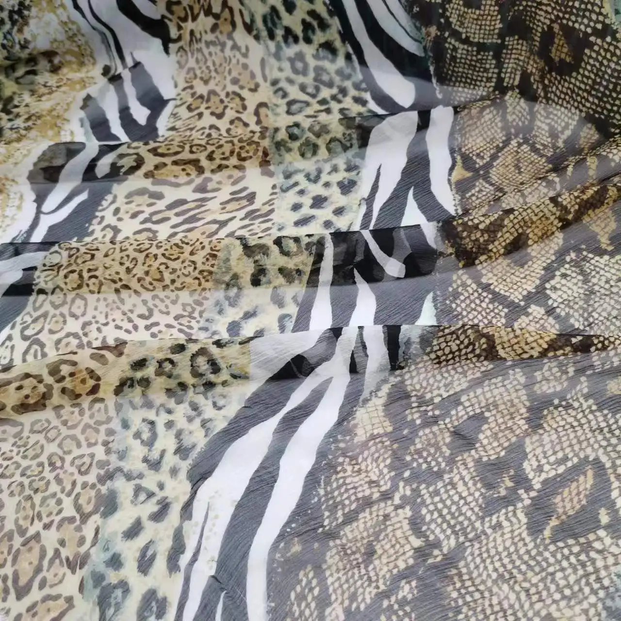 Fashion Animal Print Thin 100% Silk Crepe Fabric Leopard Georgette Breathable Sewing Scarf Material