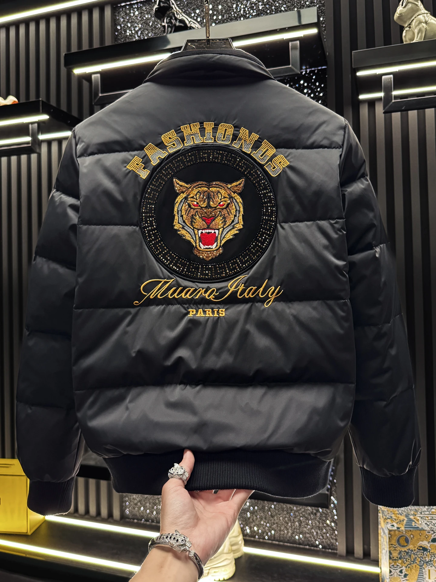 

Short Men's down Jacket with Embroidery Stand Collar Warmth Black And White Duck Feather City Casual Style Coat