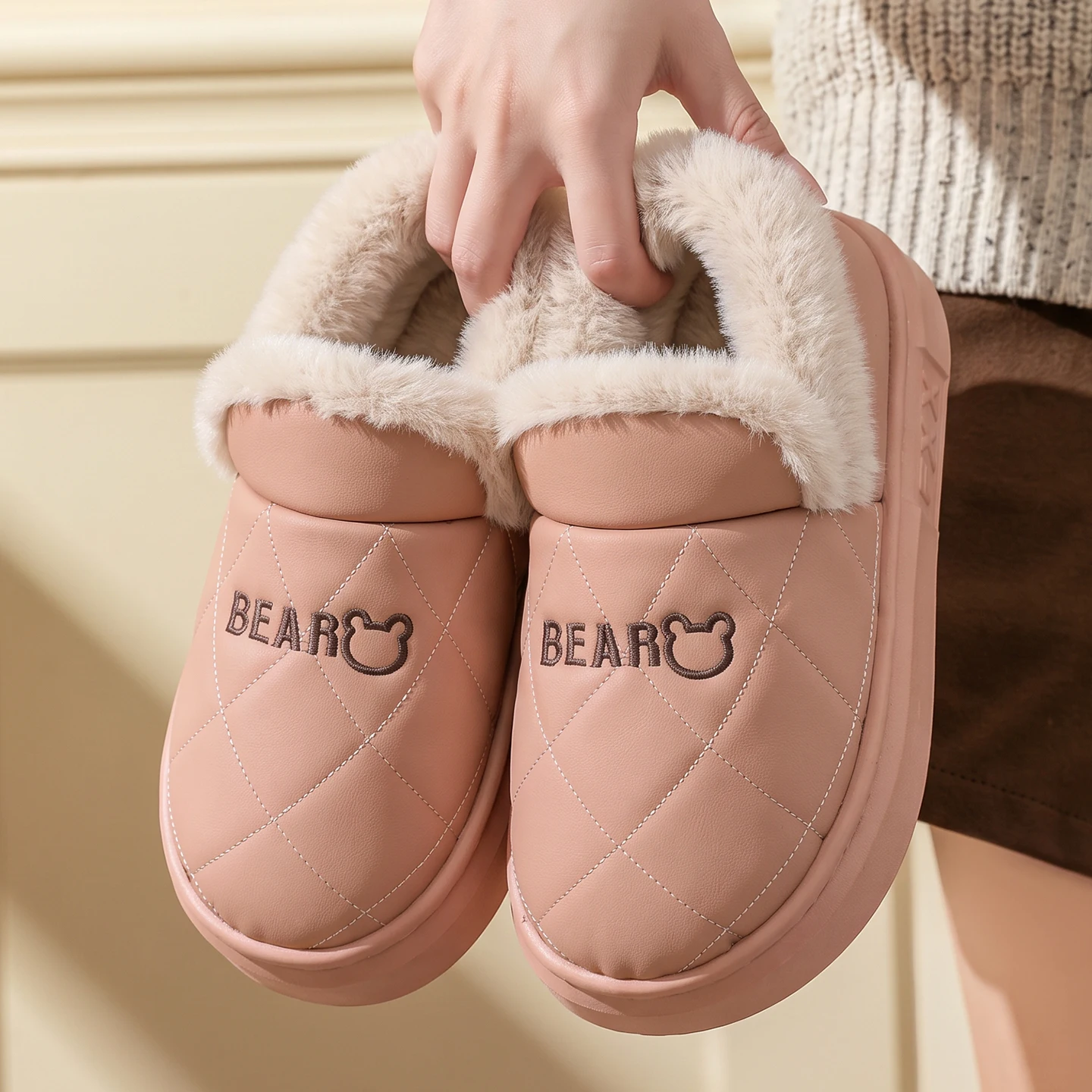 Winter Wasserdichte Hausschuhe für Damen und Herren, Warme Plüsch-Hausschuhe mit Dicker Sohle, Bären-Stickerei, Rutschfeste Indoor-Baumwoll-Fell-Schuhe – Detail 18