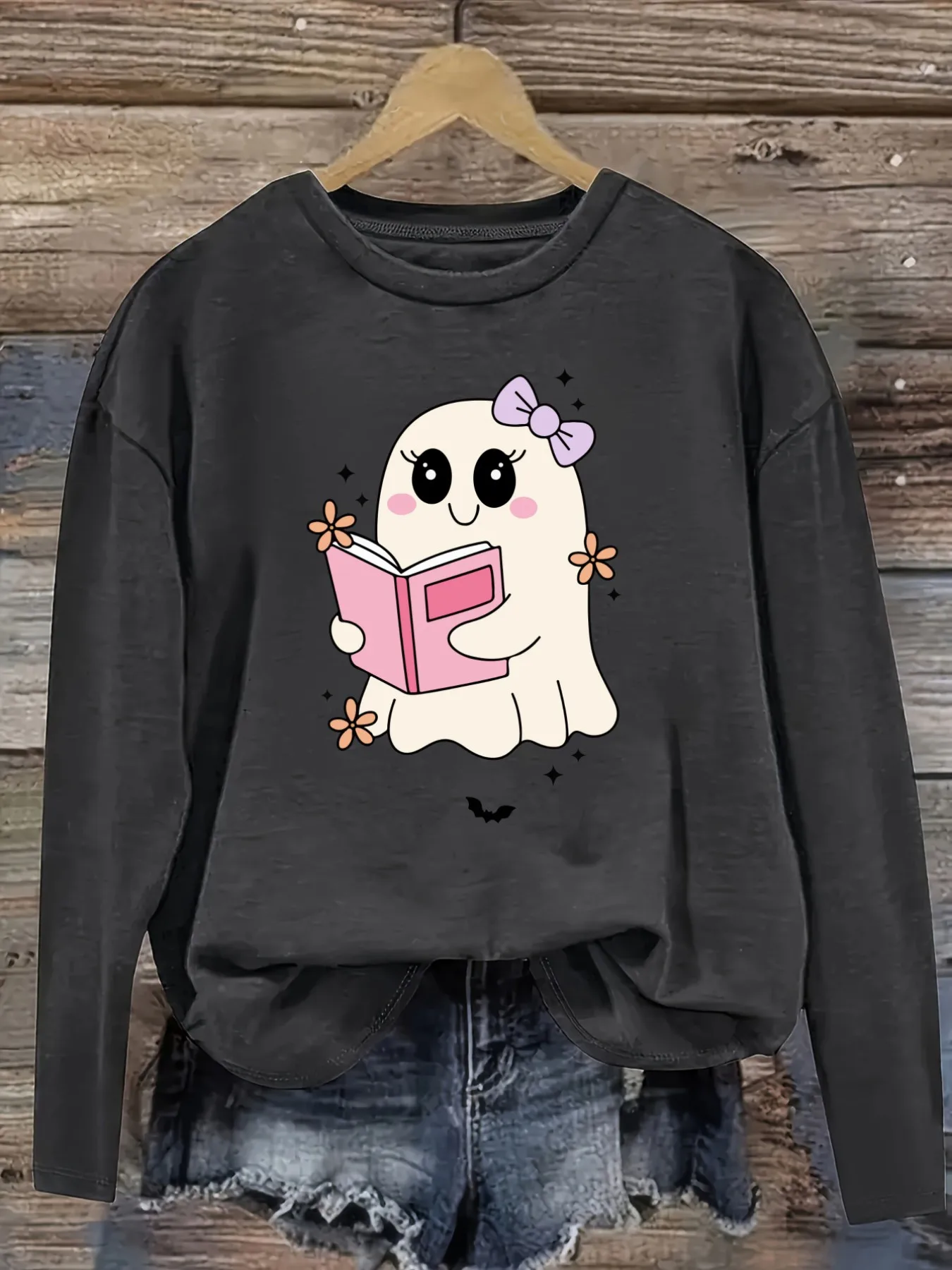 Women's Casual Long Sleeve Crew Neck T-Shirt Cute Ghost Reading Pink Book Design, Round Neck Women's Clothing, Machine Washable, Slightly Elastic, Loose Fit, Spring Autumn Winter Women's T-Shirt, Halloween Costume Outfit
