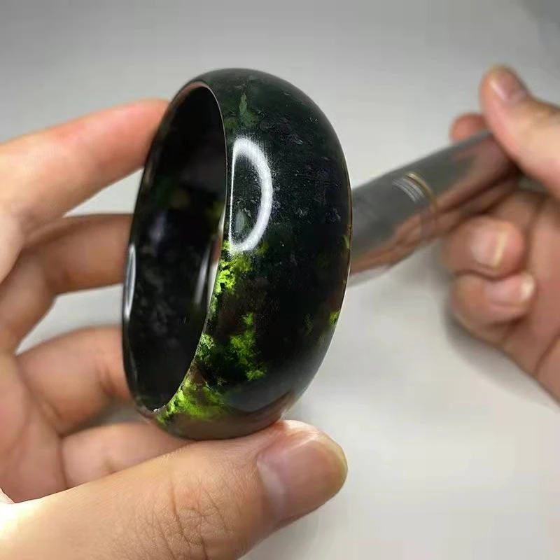 

Natural Dark Green Jade Herb King Stone Bracelet, Fashionable and Versatile Jewelry.