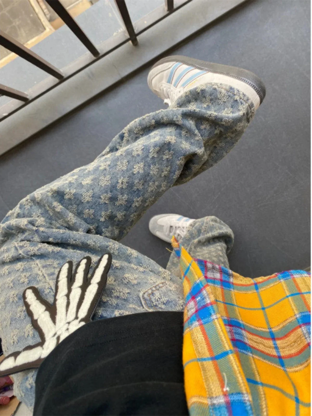 

Мужские джинсы прямого кроя в стиле хип-хоп с цветочным принтом, модные уличные брюки со средней посадкой, повседневные, износостойкие, из полиэстера и денима