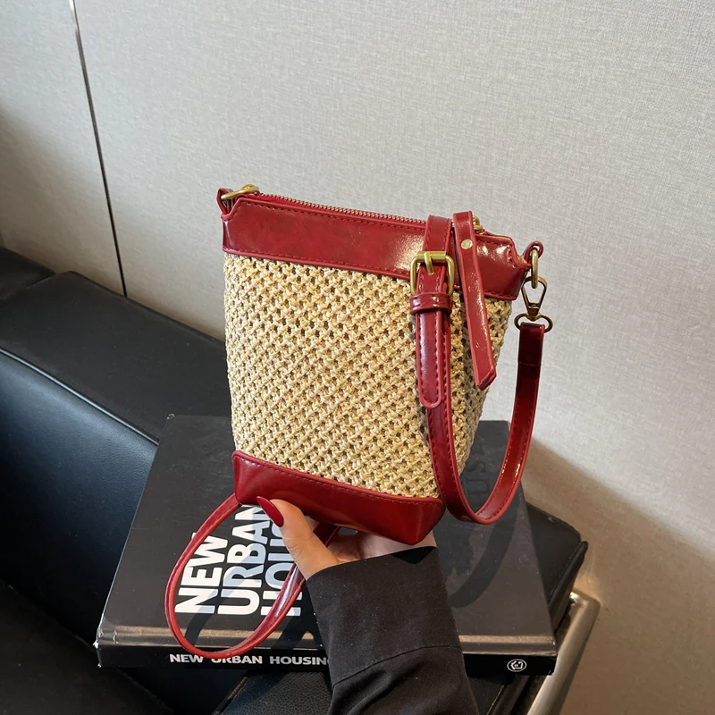 

Summer Fashion Women Woven Bags 2025 New Vintage Contrast Color Single Shoulder Crossbody Bag Beach Vacation Straw Woven Pack