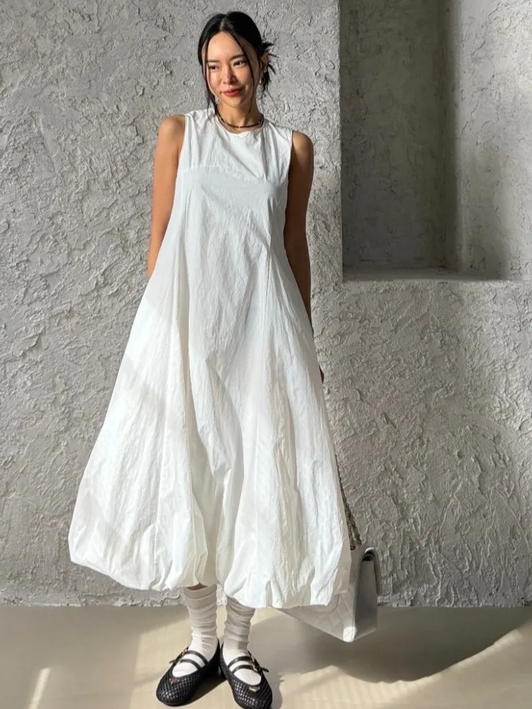 فستان صيفي طويل فضفاض بدون أكمام للنساء، تنورة بيضاء مزينة بالزهور، تصميم كوري جديد راقي وعصري