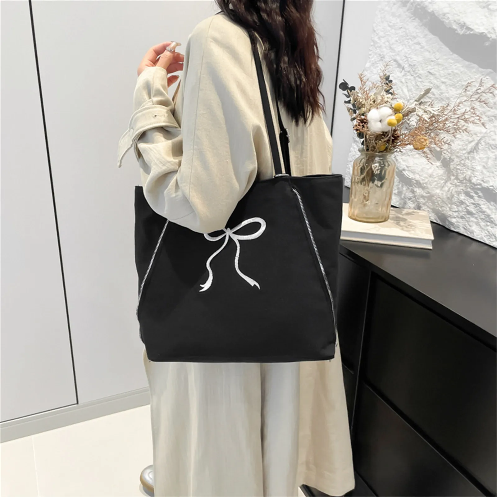 Women Bow Tote Bag Fashion Shoulder Bag Large Capacity Simple Shopping Bag Stylish Commuting Bag for Party Vacation