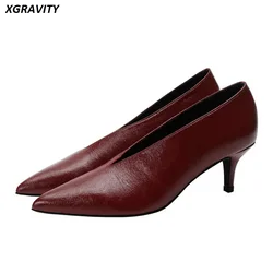 2025 Nuova Primavera Autunno Moda Donna Décolleté con tacco alto Scarpe eleganti a punta sexy Design con taglio a V Scarpe da donna vintage Hot C323