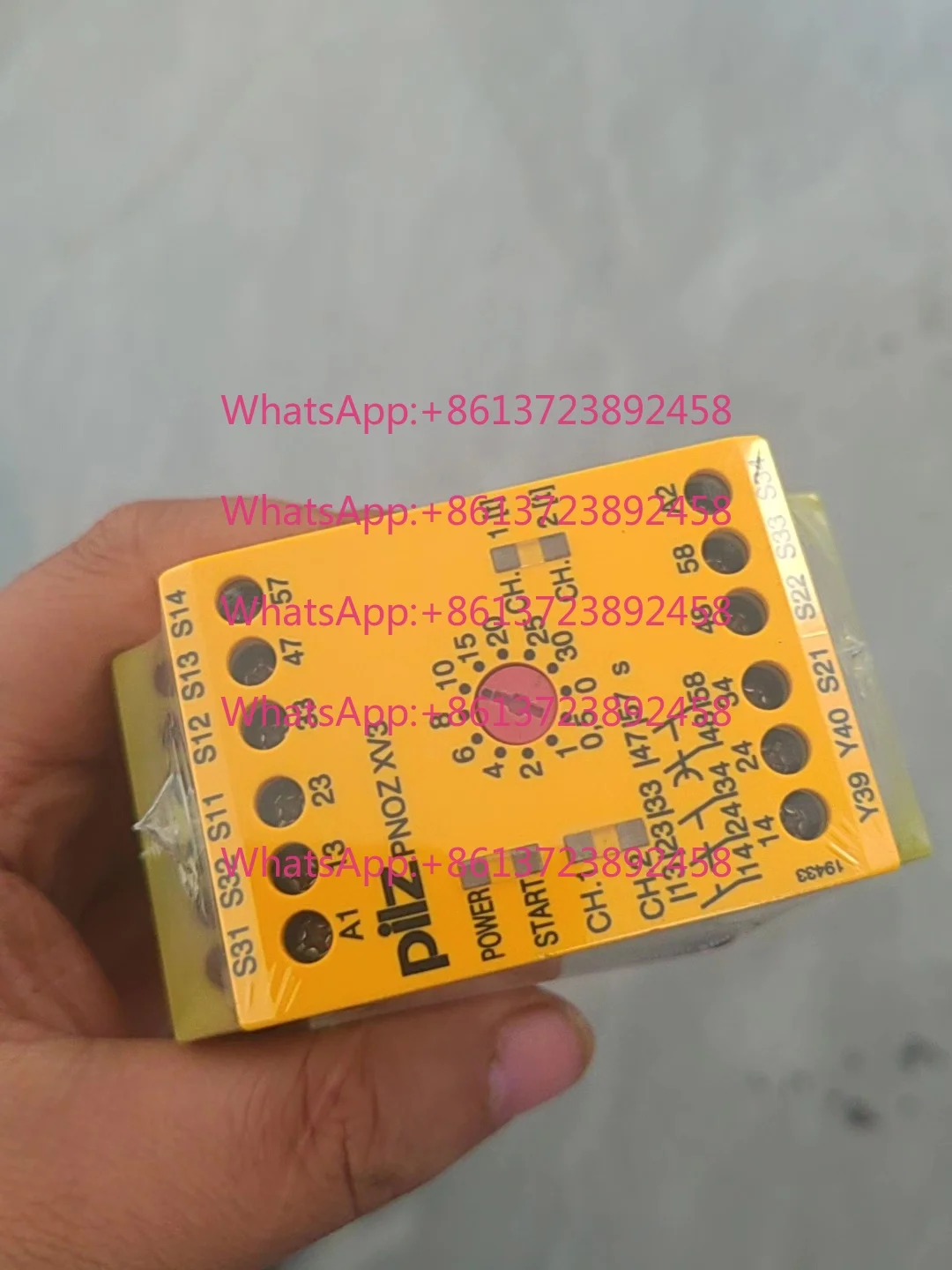 PILZ PNOZ XV3 safety relay, model 774540