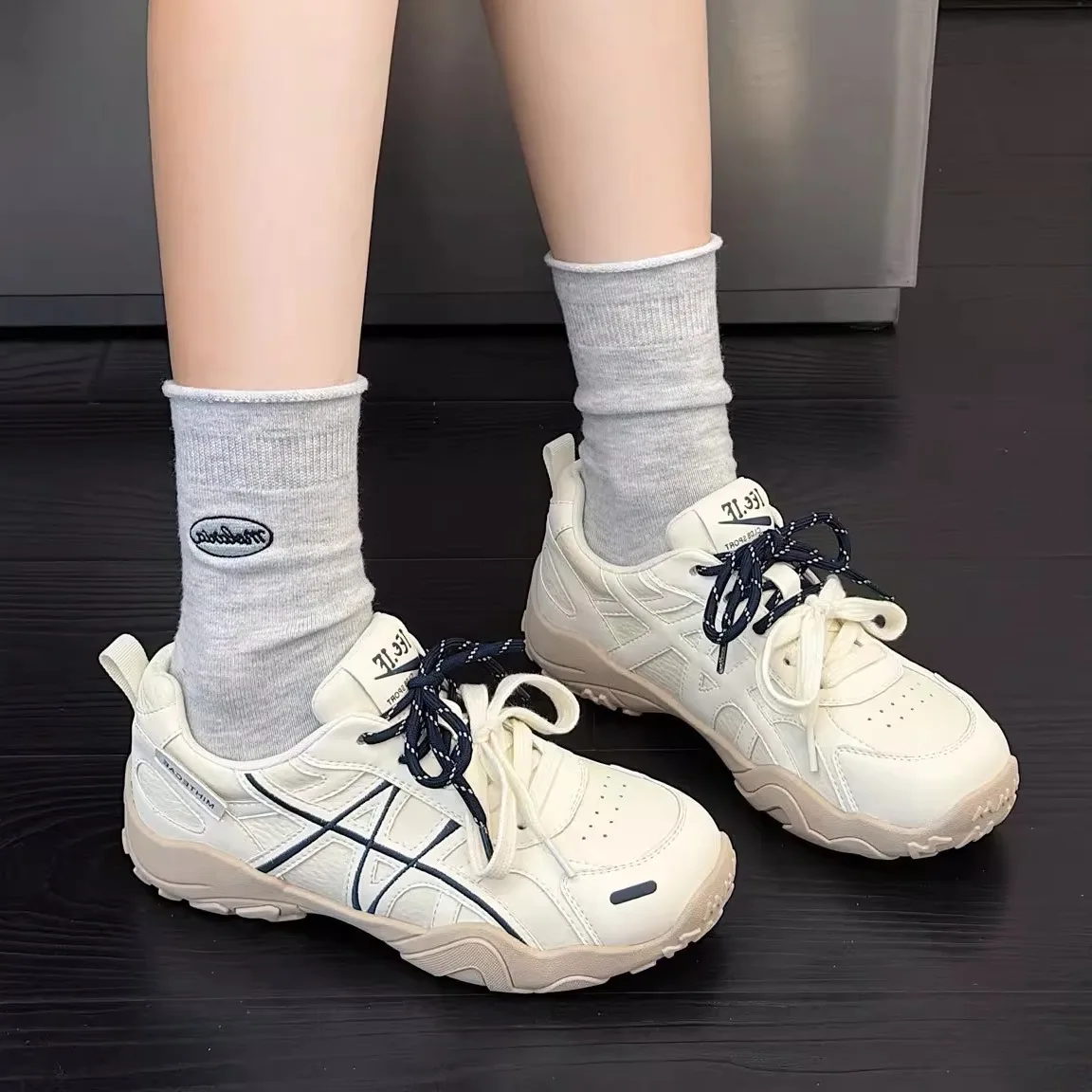 

Thick Bottom Sports Running Shoes Women's Soft Bottom Long Standing Not Tired Foot Genuine Leather New Style Casual Shoes
