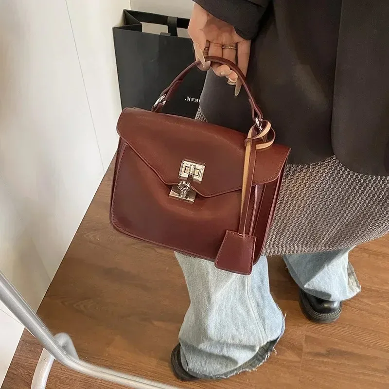 The 2025 New Portable Postman Bag, A Simple Handbag for Women, and A Multi-functional Crossbody Bag