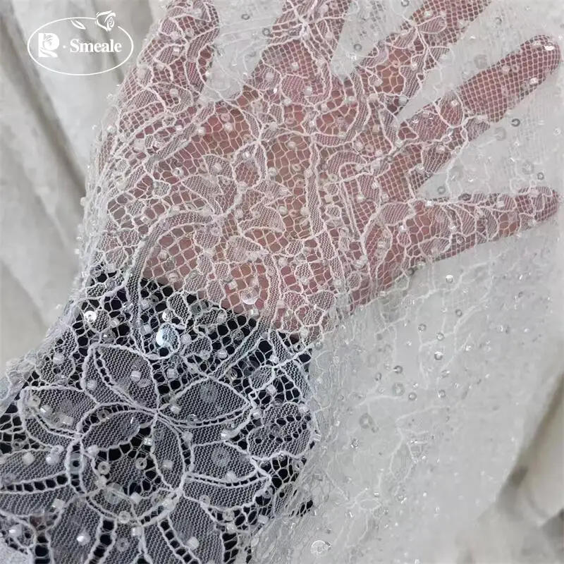 

3 ярда. Ресницы, бусины, блестки, кружевная ткань. Роскошное вечернее платье, французское кружево. Свадебная ткань с расширенной настройкой.