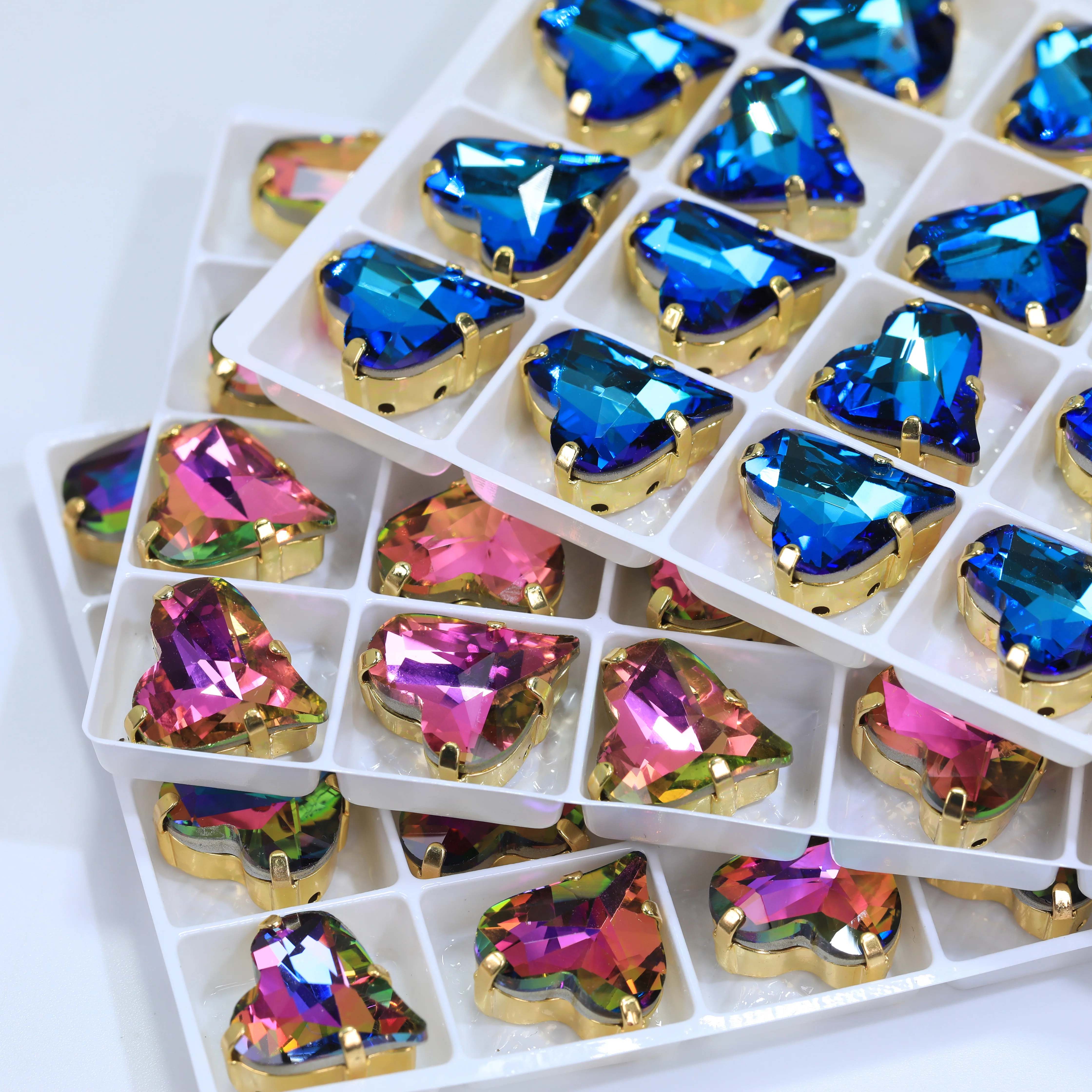 Herzförmige aufnähbare Krallenkristall-Strasssteine mit silberner und goldener Basis aus K9-Strass für Brautschuhe, Hochzeitsschuhe, Latein-Tanzkleider, DIY, Großhandel – Detail 3