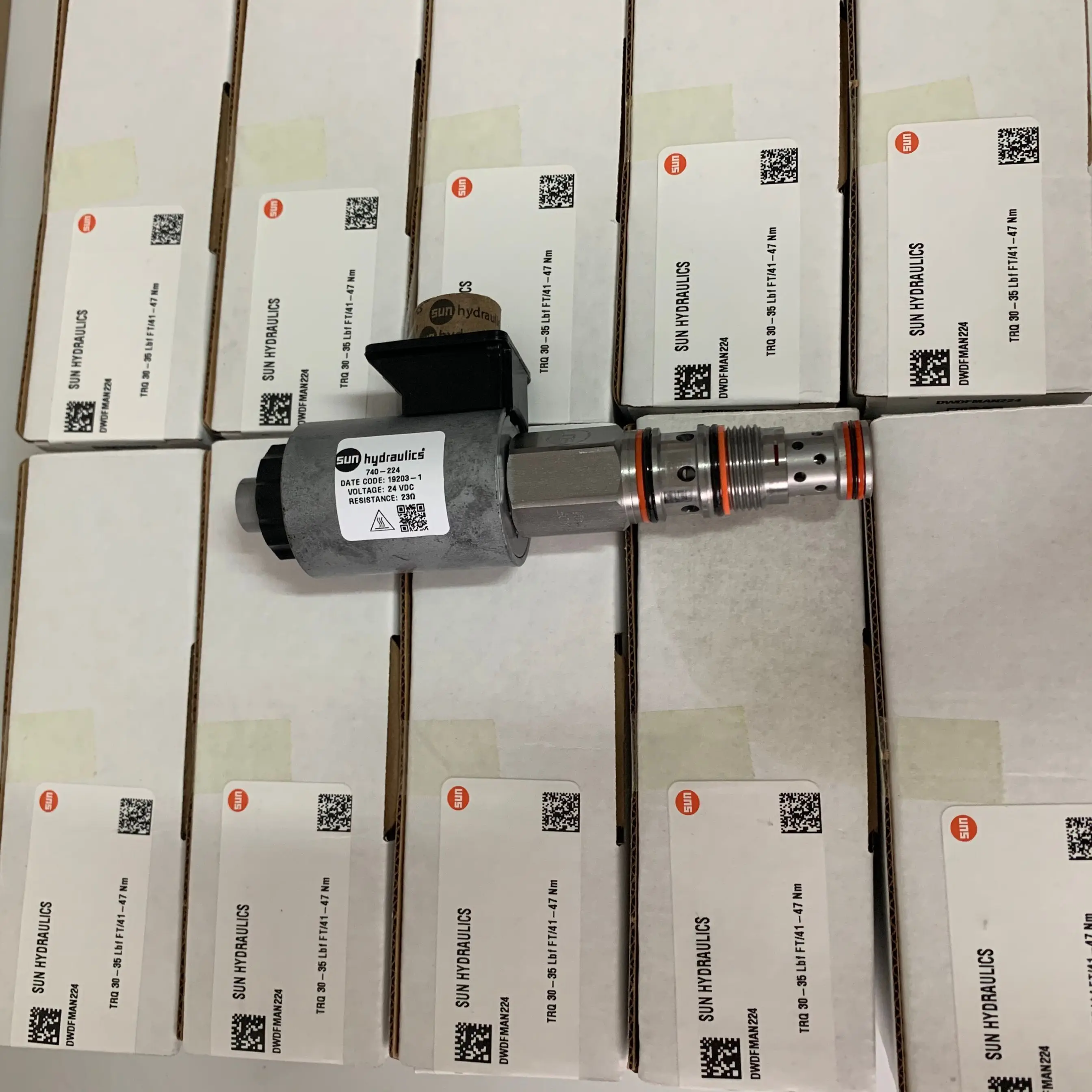 DWDFMAN 224 DWDFMAN224 SUN hydraulics origin STOCK 3-way, direct-acting, solenoid-operated directional poppet valve (740 Series)