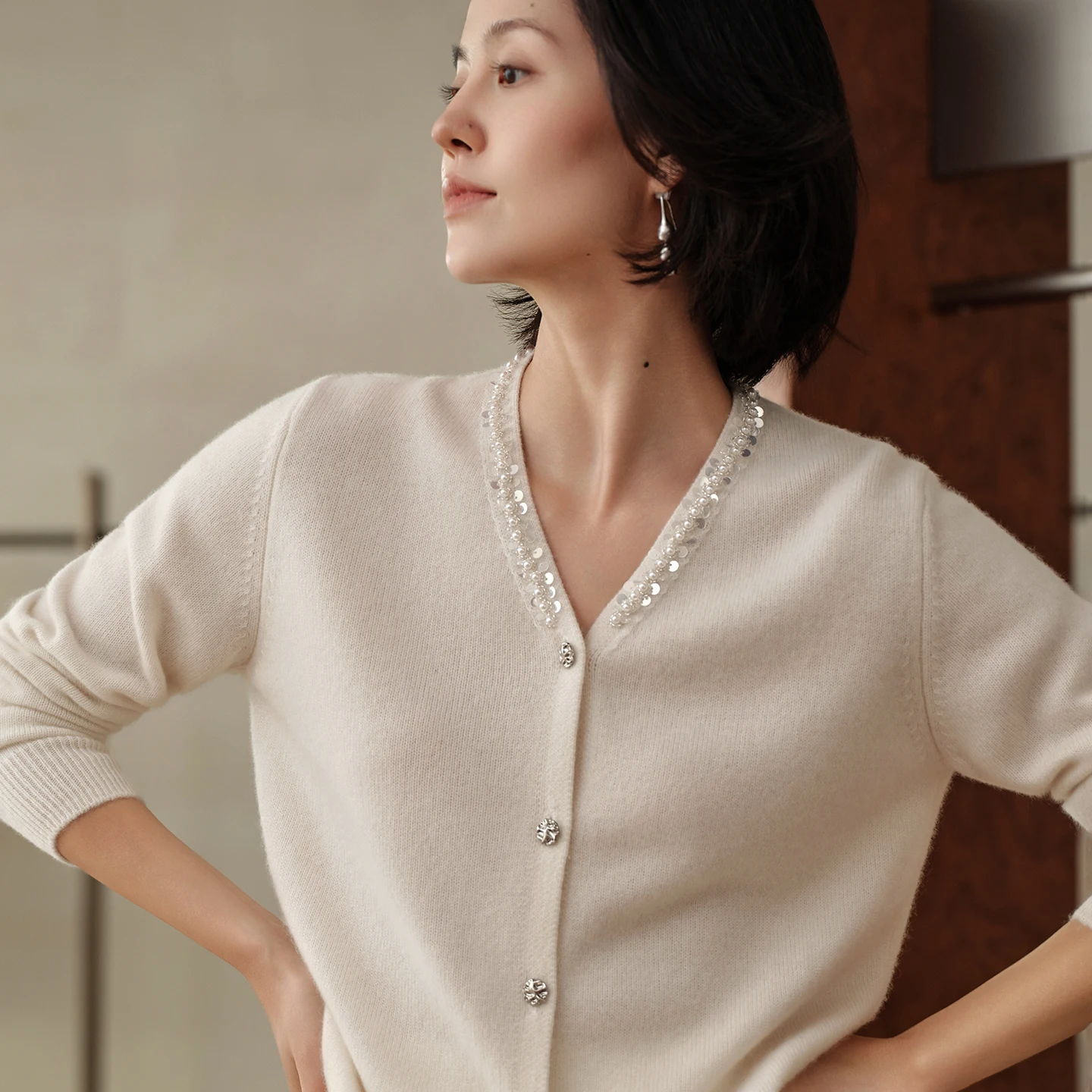 

Luxury Autumn Winter Women's 100% Cashmere V-neck Sequined Cardigan Sweater Elegant Style Soft Warm Cashmere Knitted Clothing