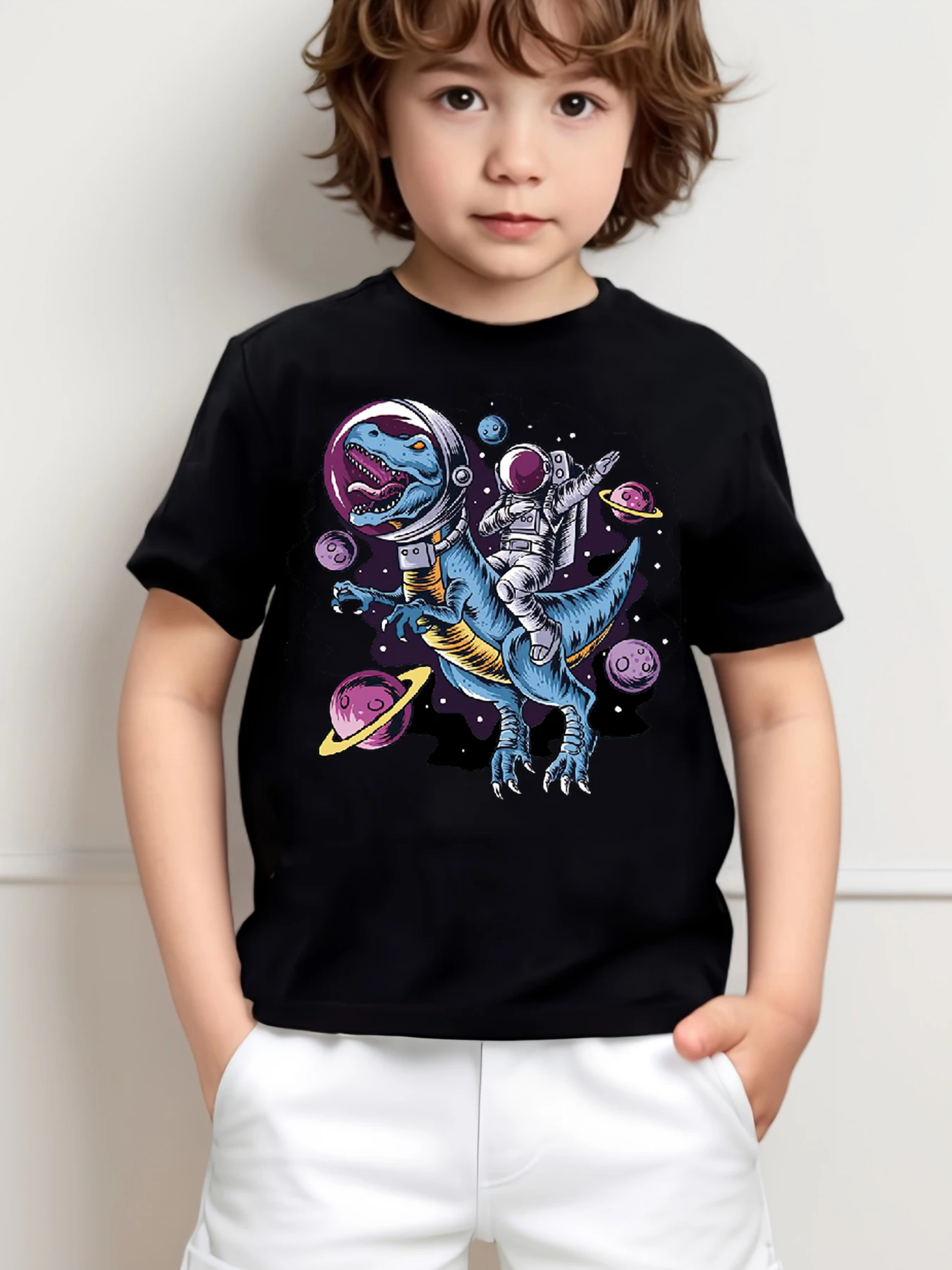 

Футболка с рисунком динозавра для мальчиков — милая и повседневная футболка с короткими рукавами, полиэстером и круглым вырезом для молодежи — идеально подходит для лета
