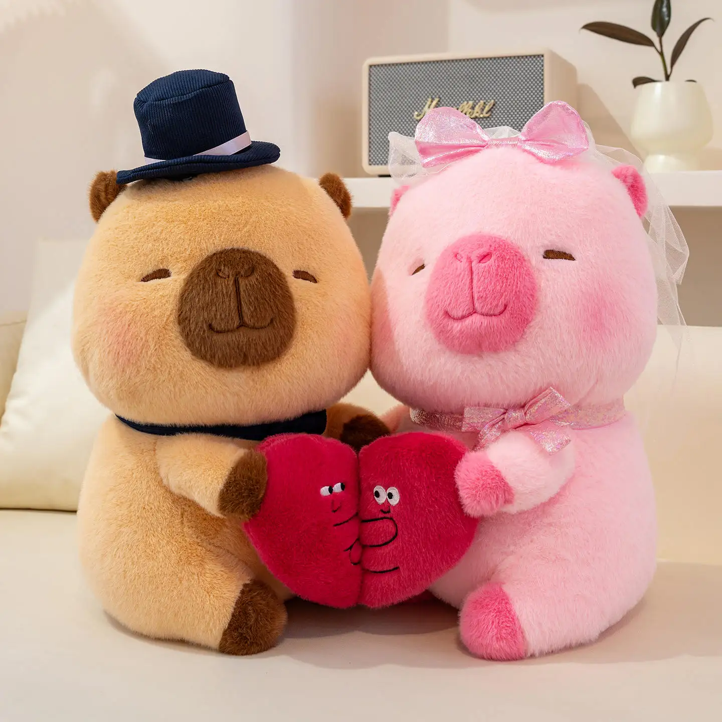30/40CM Cute A Pair Couple Capybara Plush Toy Holding Heart Capybara Pillows Wedding Gift