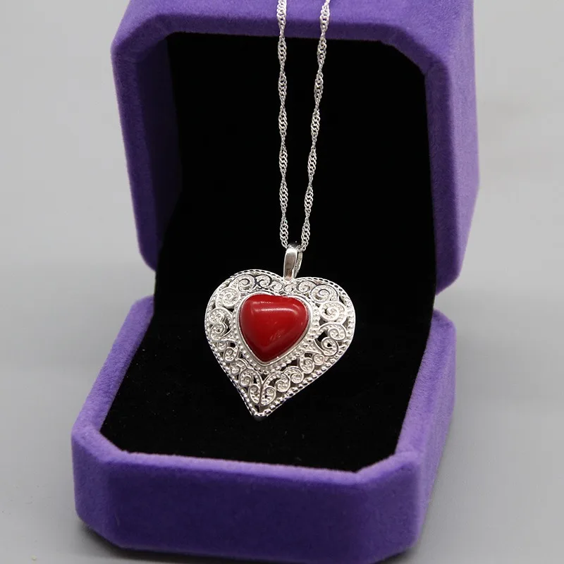 

Women's Retro Heart Necklaces, Mongolian Silver Carved Pattern, Handmade Turquoise Inlay, Delicate Vintage Boho Fashion Jewelry