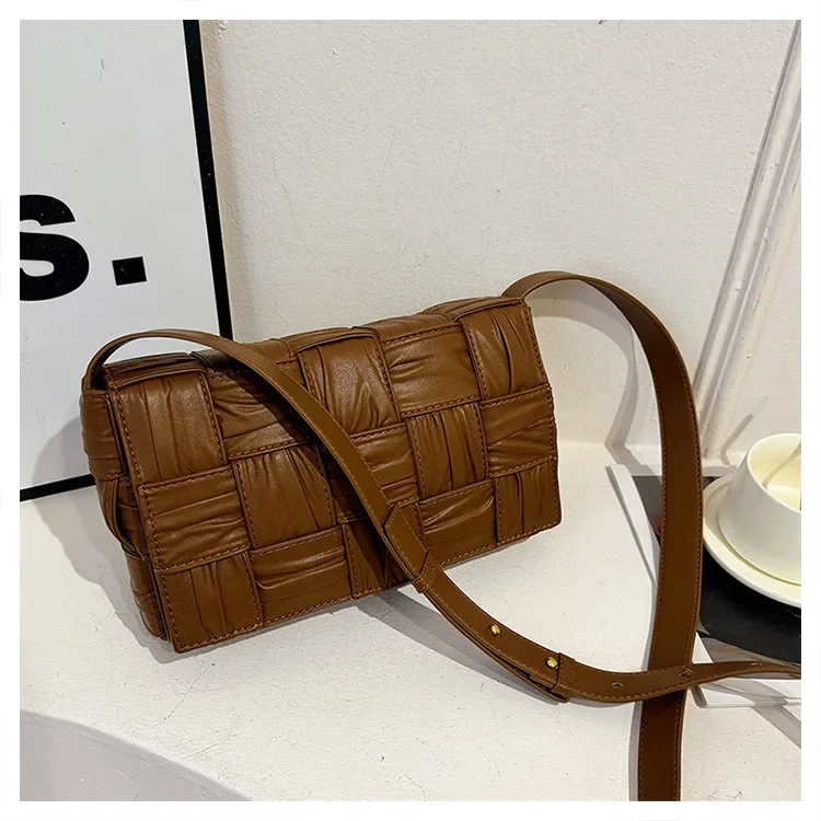 2025 Woven Straw Tote Bag Oversized Crossbody & Shoulder Bag Women Diamond Quilted Beach Vacation Everyday Essential Bestseller