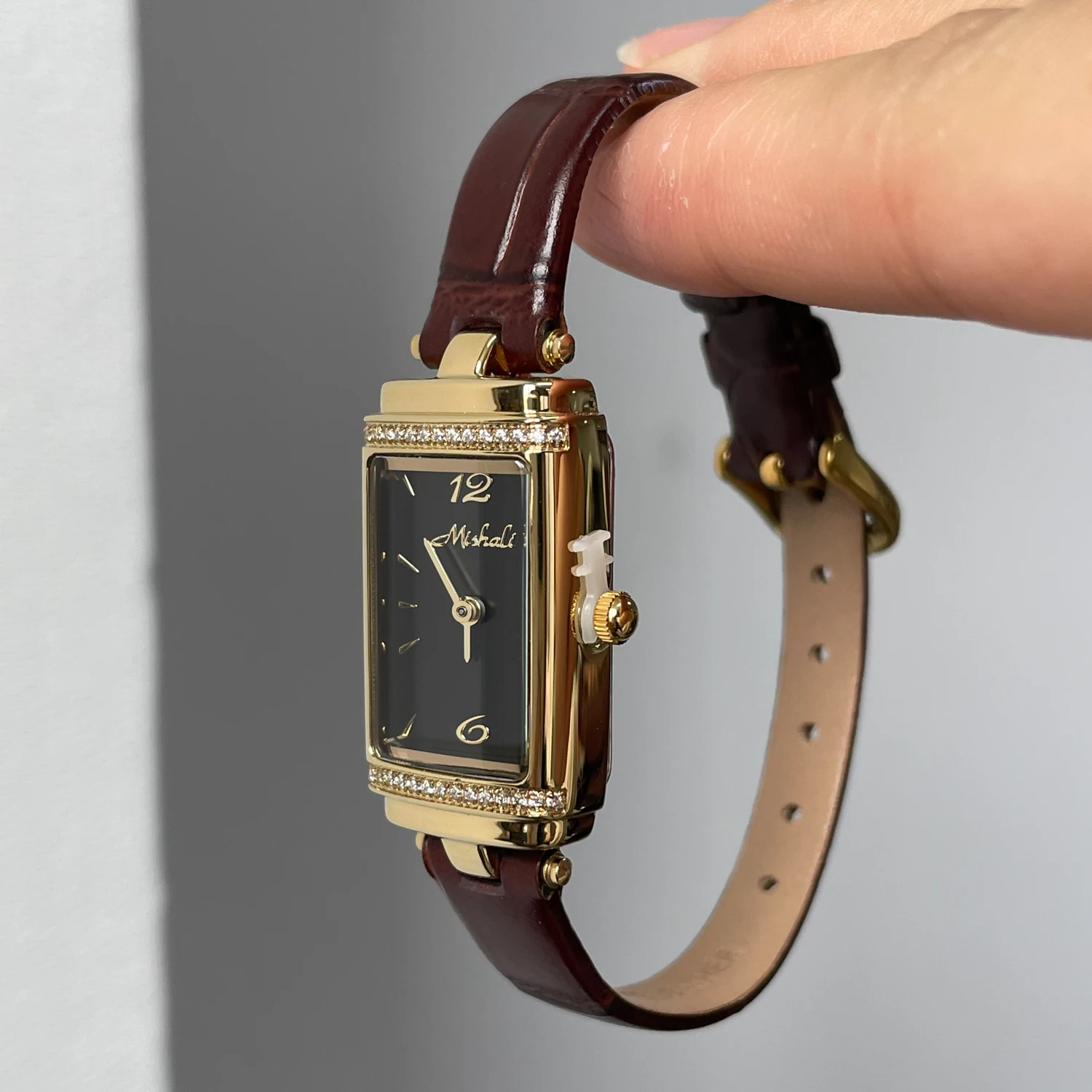 ساعة يد نسائية جديدة، طراز طوب ذهبي مربع، ساعة نسائية عالية القيمة وأنيقة، ساعة يد فنية احترافية جديدة. #3