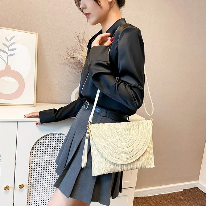 

High-End Minimalist Messenger Bag For Women Everyday Use With Vintage Inspired Solid Color And Logo