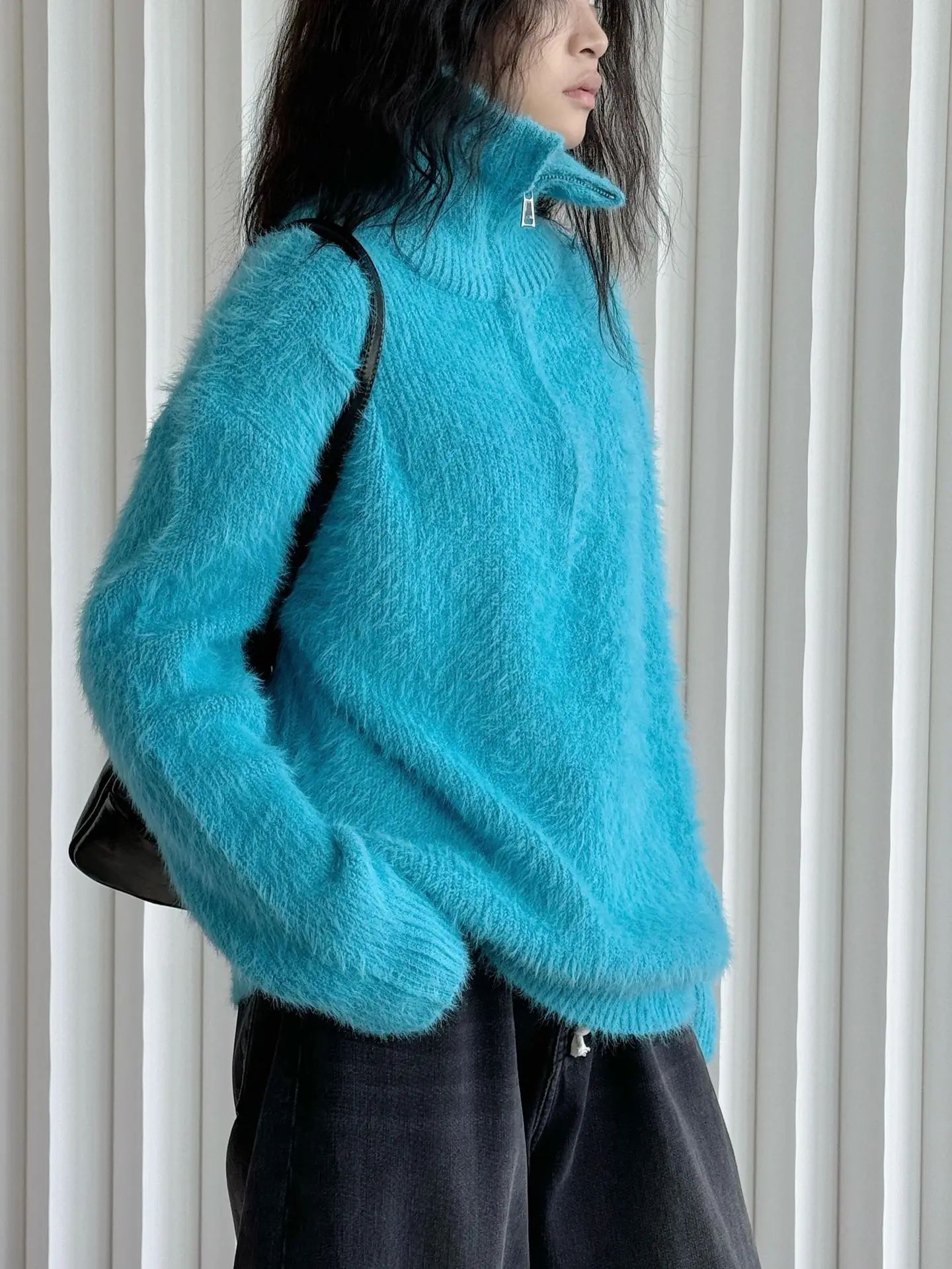 Autumn and winter women\'s casual solid color high neck long sleeved loose sweater