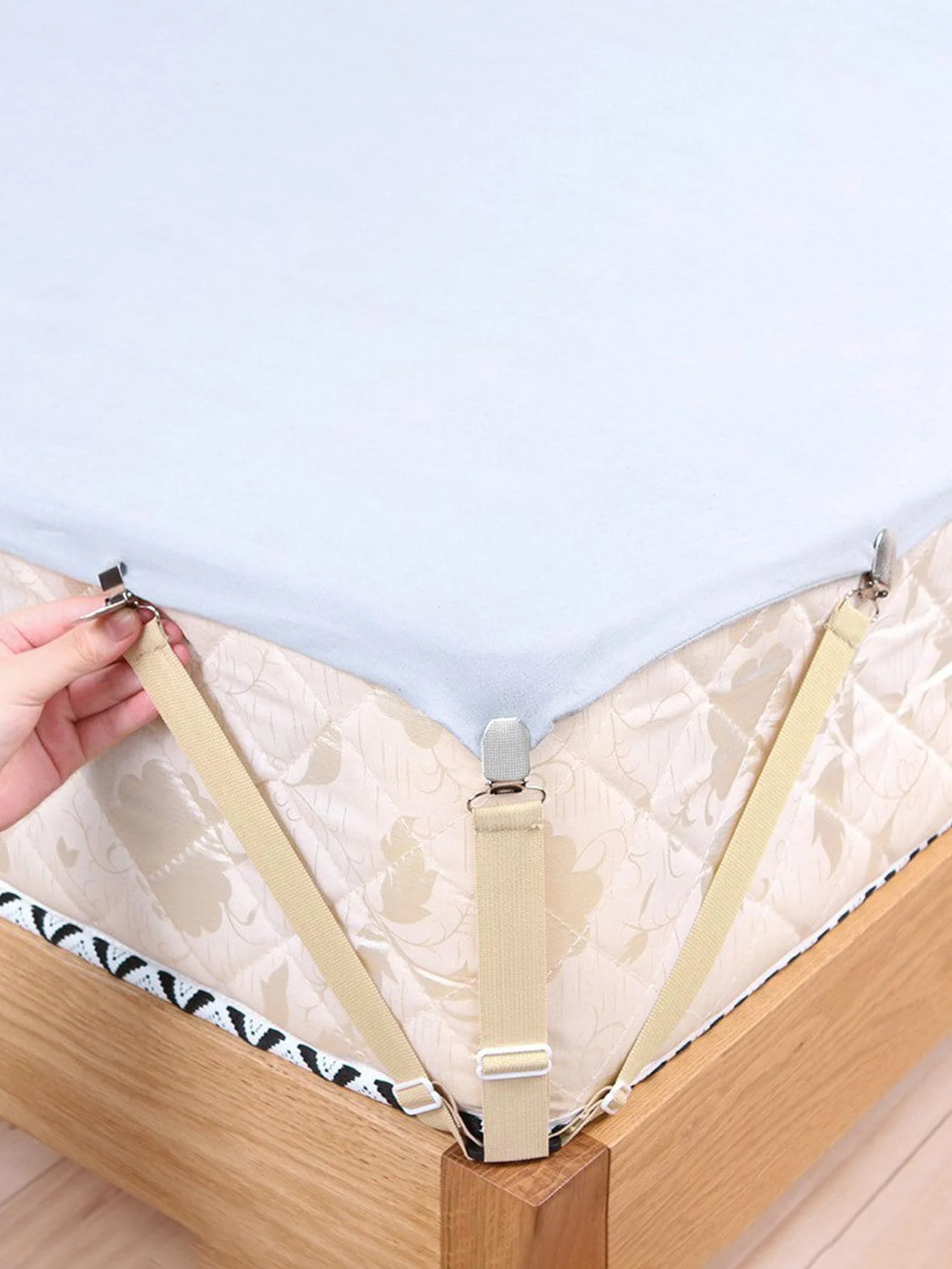 4 Pcs Triangle Bed Sheet Holders Fitted Sheet Clips Adjustable Sheet Suspenders Mattress Gripper Clips for Bed Mattress Cover