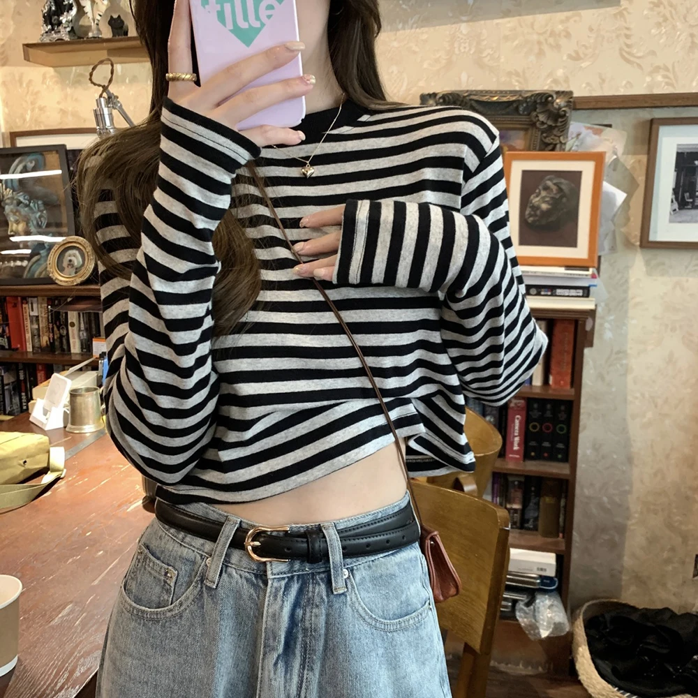 

Women Fashion Striped Long Sleeve Tee Round Neck Relaxed Fit Polyester Medium Stretch for Beach Vacation Cycling and Everyday