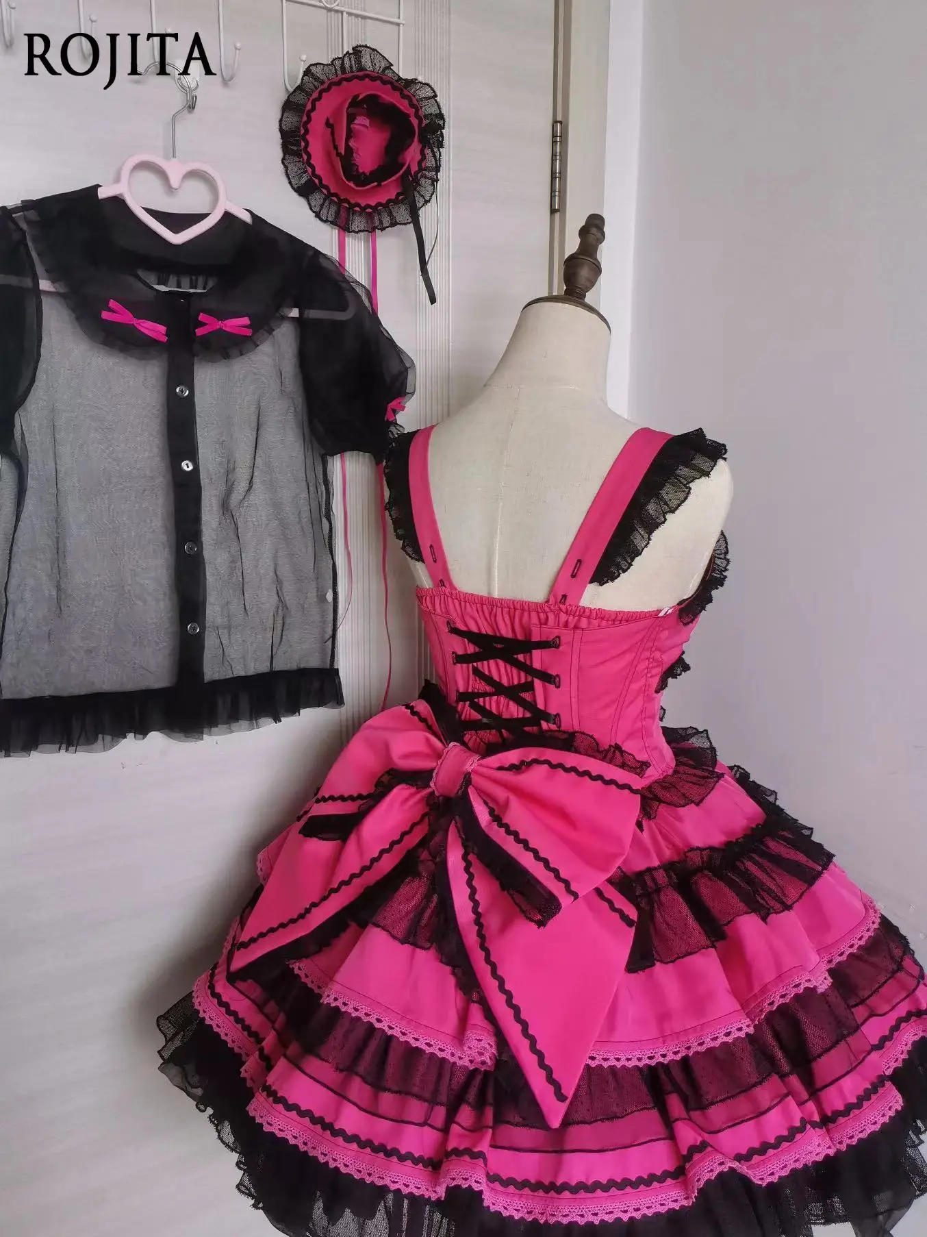 

Lolita Rose Pink Sleeveless Dress for Women 2025 New Square Neck Mesh Splicing High Waist Cake Dress Playful Cute Mini Dress