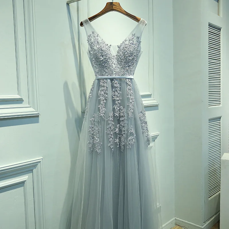 

Luxury Silver Crystal Beaded Evening Dress 2026 New Sleeveless Lace Appliques Tulle Party Dress Floor-Length Prom Gown For Women
