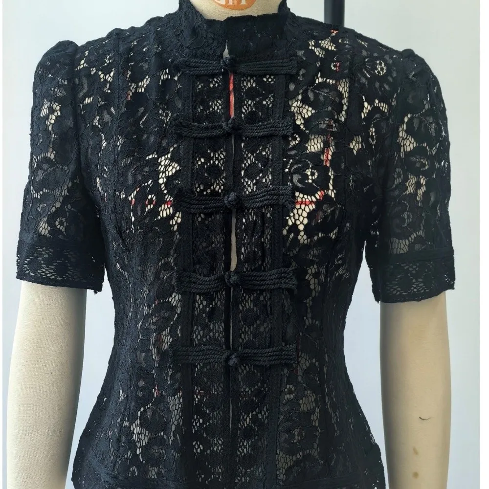 Kurze Bluse mit Puffärmeln und Spitze, schmal geschnitten, mit Spitze und Muster, Hemd mit Froschknöpfen im chinesischen Stil, Damenoberteil, Büro-Lady – Detail 5