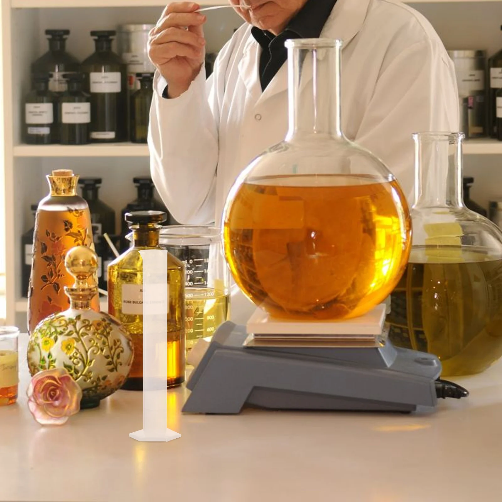 100 مللي أسطوانة بلاستيكية متدرجة مختبر العلوم قياس كوب سطح غير ترطيب قياس دقيق قاعدة مقاومة للفة ل #5