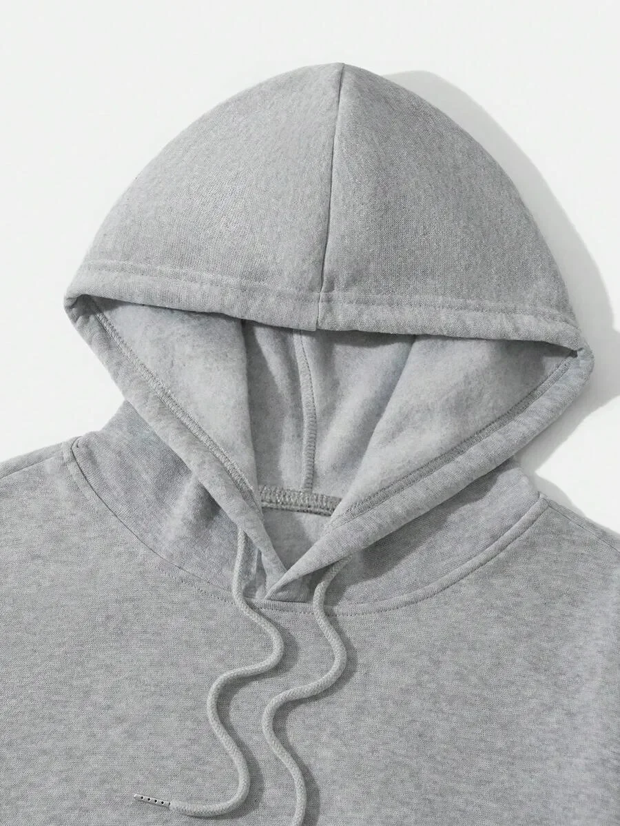 Duurzame katoenen hoodie met gedetailleerde schedel- en rozenkunstwerken, op maat gemaakt voor modeliefhebbers in gotische en donkere esthetiek