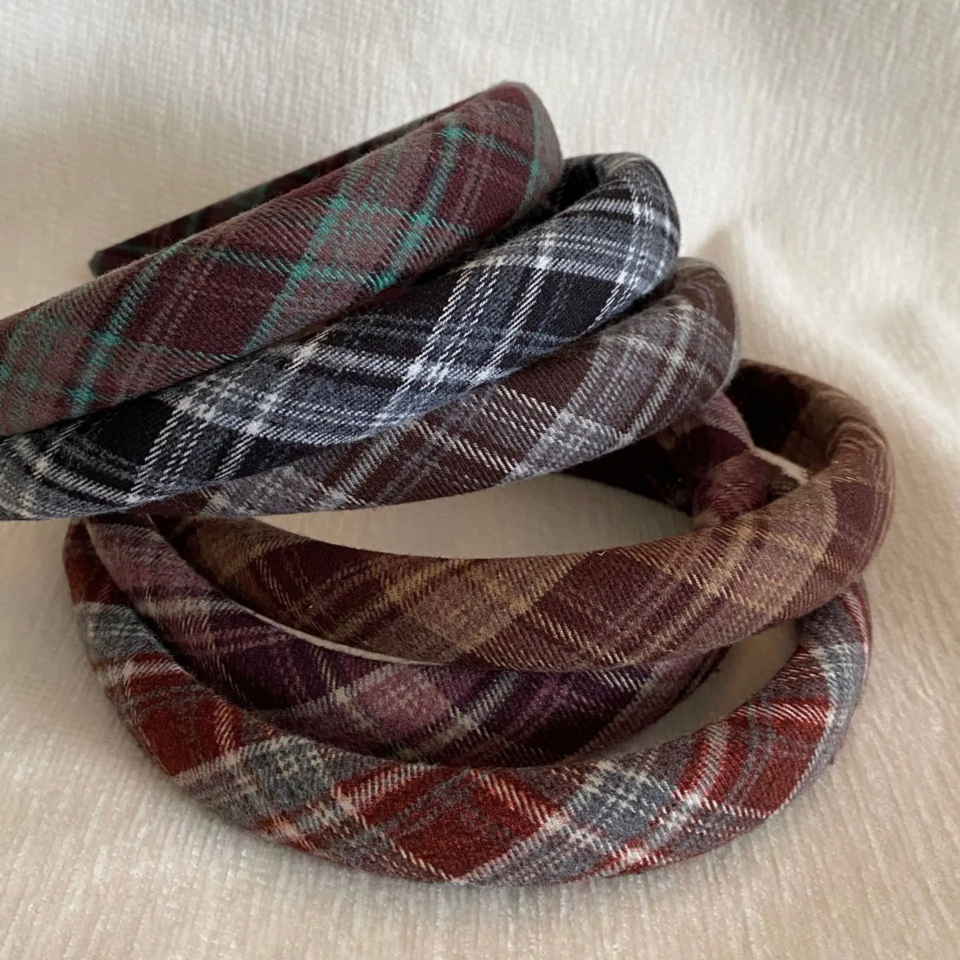 الخريف الشتاء الفانيلا منقوشة العصابات الشعر نمط Preppy مبطن Headbands الكلاسيكية الشعر هوب للنساء غسل الوجه وتتسابق إكسسوارات الشعر