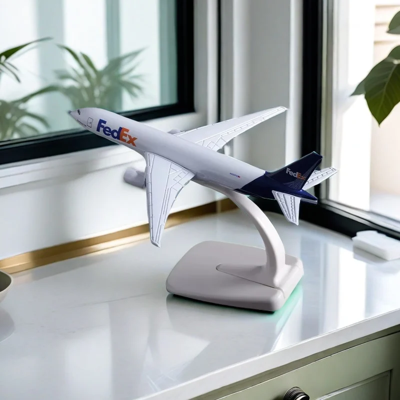 New 16CM FedEx Airways B777 Airlines Airplane Model with Base Alloy Aircraft Plane for Collectible Toy Souvenir Show Gift Toys