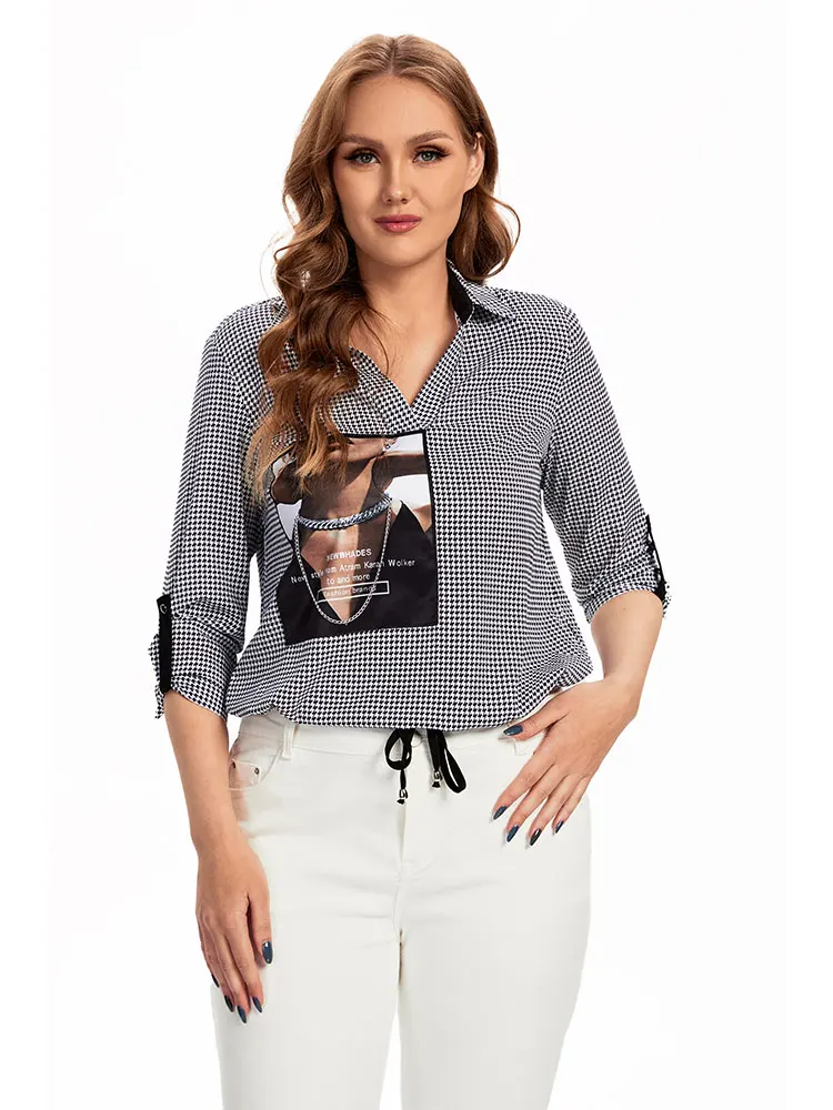 قميص نسائي ذو طية صدر السترة منسوج مقاس كبير ينتمي إلى فئة الملابس النسائية