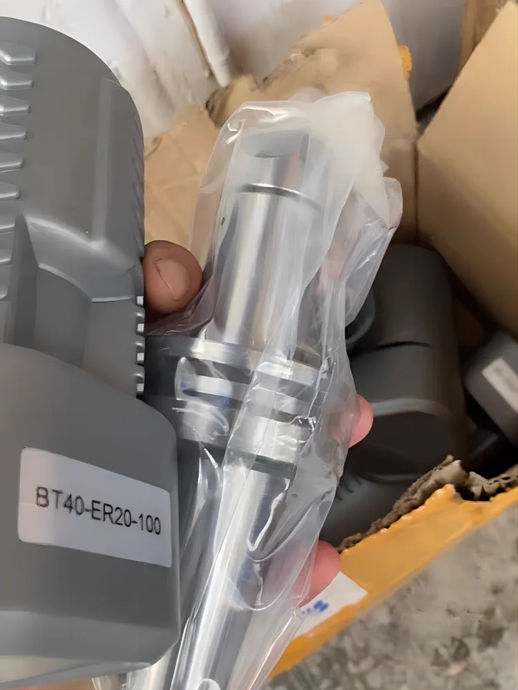 ATC mandrino Tool Handler BT40 ER20 70/100 con 1PC Pull Stud e 1PC ER20 Collet