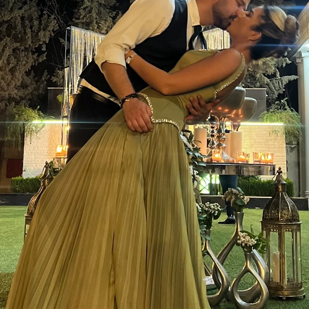 فستان حفلة موسيقية أخضر لامع بدون حمالات بحزام سباغيتي من الساتان على شكل حرف a بطول الأرض فساتين سهرة رسمية vestidos de noche